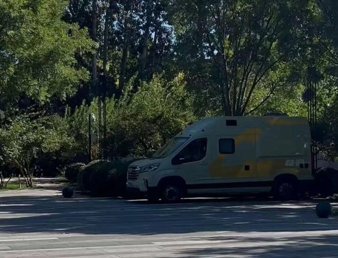 房我们把房车改成移动的家冰球突破游戏不买房不租(图9)