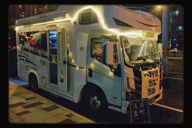 房我们把房车改成移动的家冰球突破游戏不买房不租(图7)