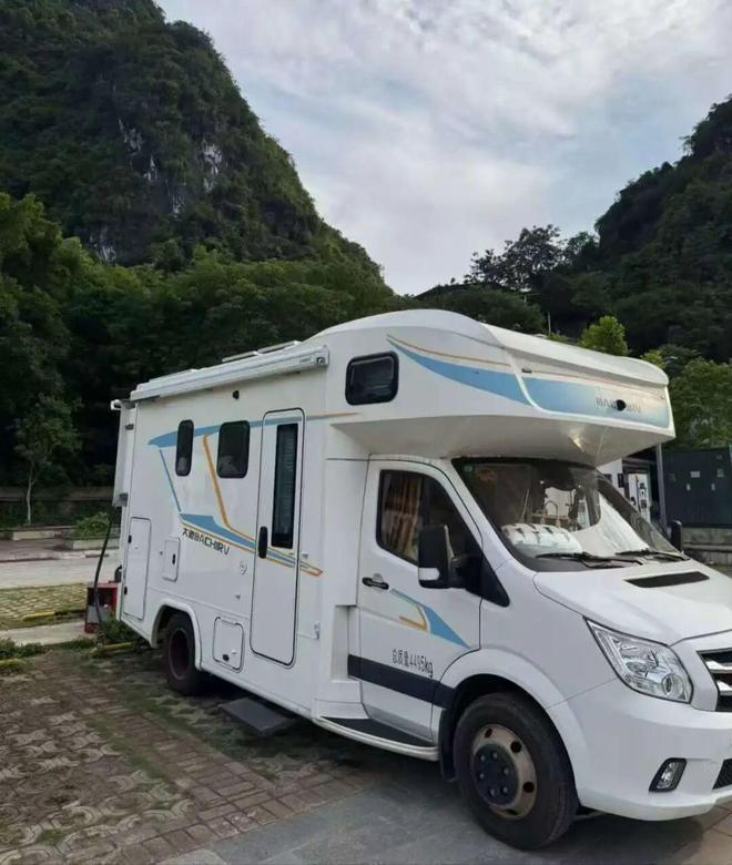 房我们把房车改成移动的家冰球突破游戏不买房不租(图6)