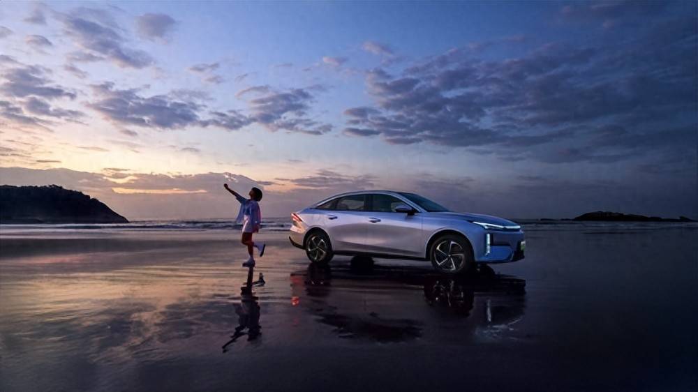 L6 EM-i户外出行不用愁冰球突破露营党的全能座驾银河(图3)